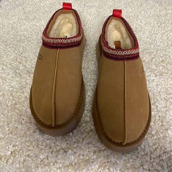 UGG Tazz Women's Tan Flats with Red Trim - Picture 3 of 12